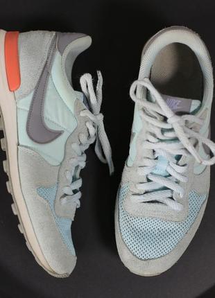nike wmns internationalist
