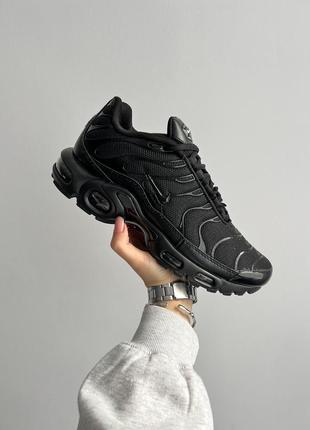 Чоловічі кросівки nike air max plus 'triple black'8 фото