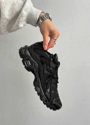 Мужские кроссовки nike air max plus'triple black'6 фото