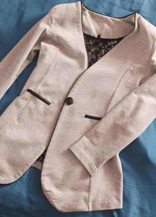 Пиджак серый с кожаными вставками1 фото