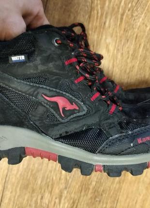 Ботинки демисезонные 35 размер на мальчика.