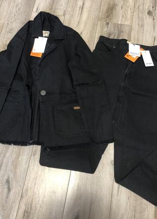 Комплект жакет и джинсы s-m черного цвета