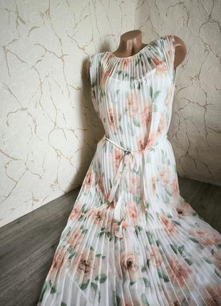 Длинное платье плиссе белое в цветочный принт 48 р1 фото