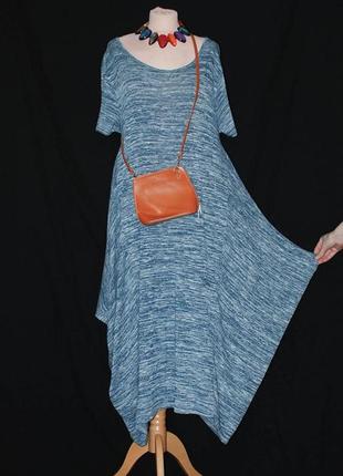 Трикотажное платье с широкими бедрами боками мешковатое