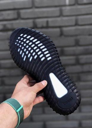 Жіночі кросівки adidas yeezy boost 350 v2 black reflective10 фото