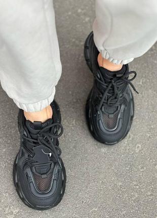 Легкие кроссовки полностью черные кожа и сетка4 фото