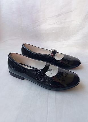 Кожаные лаковые туфли р. 34 стелька 21,5 см