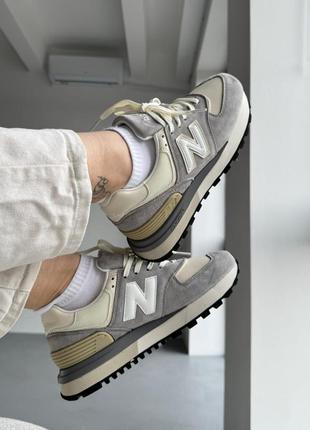 Женские кроссовки new balance 574 legacy beige grey whiteatch беланс бежевого с серым и белым цветов