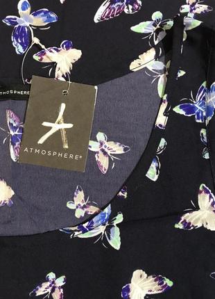 Очень красивая и стильная брендовая блузка в бабочках.4 фото
