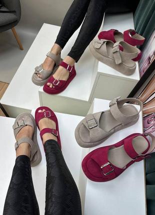 Замшеві босоніжки на застібках3 фото