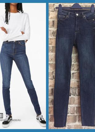 Джинси skinny monki, з необробленим низом та потертостями, розмір s