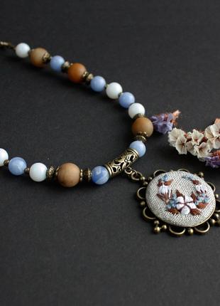 Голубое белое коричневое ожерелье с агатом колье с кулоном хлопок1 фото
