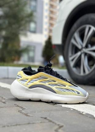 Чоловічі кросівки сірі з жовтим adidas yeezy 700 v3 light grey yellow9 фото