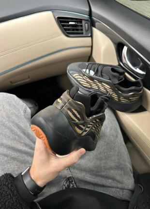 Чоловічі кросівки чорні з помаранчевим adidas yeezy 700 v3 black orange5 фото