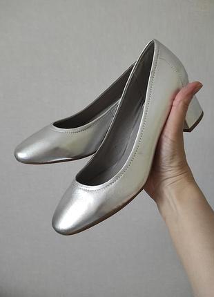 Кожаные туфли невысокий каблук серебро steve madden