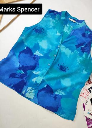 Рубашка женская голубого цвета в принт без рукавов от бренда marks spencer m