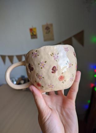 Чашка жабка ручної роботи кераміка бежева глина на подарунок квіти метелика мила кухоль посуд хенд-мейд3 фото