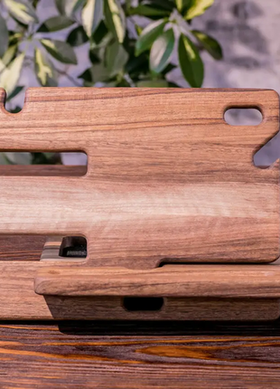 Органайзер-підставка з деревини грецького горіха для стандартних гаджетів «слайдер»4 фото