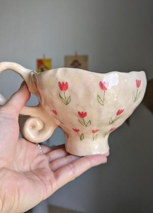 Чашка тюльпани квіти ручної роботи кераміка глина бежева рожеві під вінтаж на подарунок хенд-мейд
