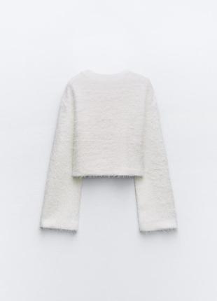 Красивый белый свитер с вкраплением серебряной нити8 фото