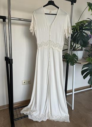 Длинное молочно белое платье бохо с кружевом2 фото