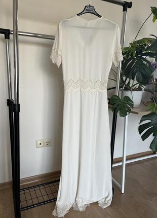 Длинное молочно белое платье бохо с кружевом9 фото