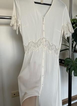 Длинное молочно белое платье бохо с кружевом6 фото