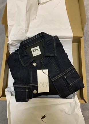 Джинсова куртка zara denim cropped джинсовка, темно синя унісекс4 фото