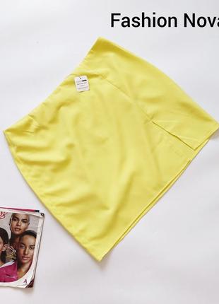 Новая желтая юбка-мини на молнии сзади от бренда fashion nova. сток