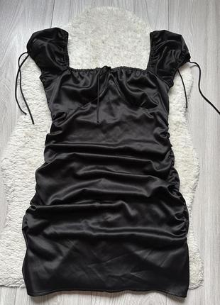 Атласное платье со сборками по фигуре платья сатиновое черное тренд3 фото