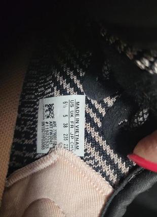 Кроссовки adidas yeezy 38 (23.5cm) женские зи серые черные красные2 фото
