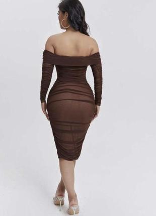 Сукня коричнева сітка драпіровка, відкриті плечі, рукава, облягаюче за коліна2 фото