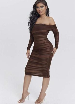 Сукня коричнева сітка драпіровка, відкриті плечі, рукава, облягаюче за коліна4 фото