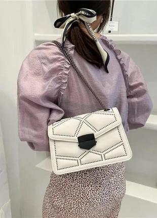 Тренд стильна біла жіноча сумка на плече крос боді екошкіра3 фото