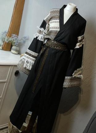 Кимоно черного цвета в стиле этно