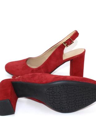 Женские красные летние туфли на каблуке с закрытым носком6 фото
