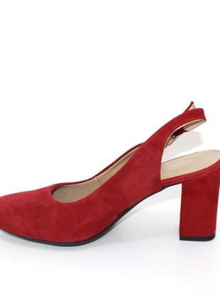 Женские красные летние туфли на каблуке с закрытым носком4 фото