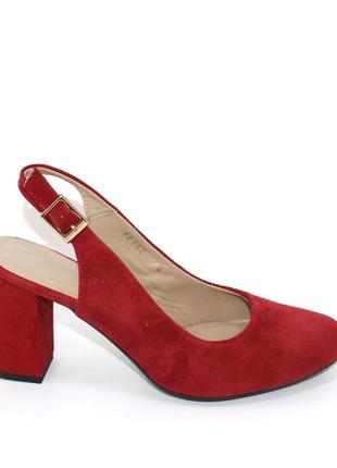 Женские красные летние туфли на каблуке с закрытым носком3 фото