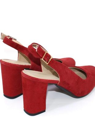 Женские красные летние туфли на каблуке с закрытым носком5 фото