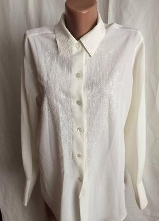 Блуза молочного цвета с вышивкой и длинным рукавом1 фото