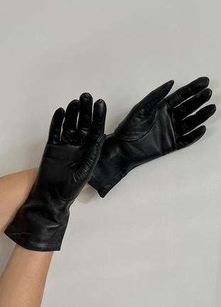 Черные кожаные перчатки, размер 6-6,52 фото
