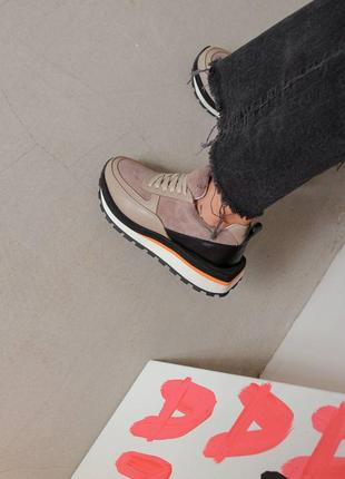 Женские замшевые кроссовки с кожаными вставками5 фото