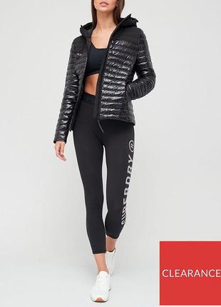 Демисезонная женская куртка пуховик superdry. нов. размер xs. черная.1 фото