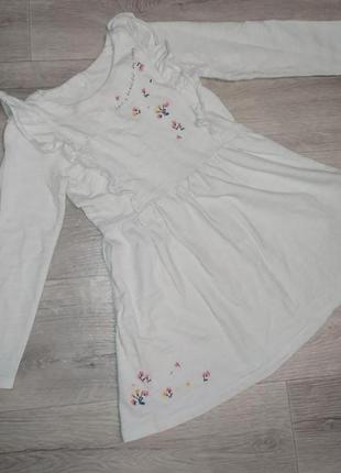 Белое платье с вышивкой вышиванка