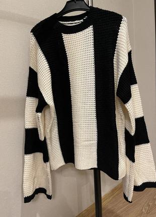 Стильный полосатый джемпер широкие рукава