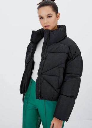 Куртка stradivarius xs, состояние как новая, без нюансов. подойдет на холодную осень/теплую зиму.