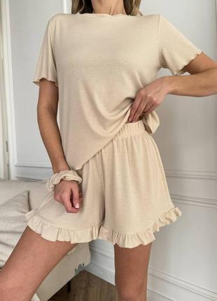 Женская летняя бежевая пижама, домашний костюм футболка и короткие шорты шортики в рубчик