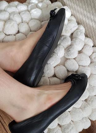 Черные кожаные балетки туфли на низком каблуке3 фото