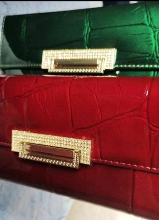 Гаманець яскраво червоний. натуральна шкіра + лак. новий