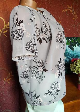 Серая блуза полупрозрачная свободного кроя с цветочным принтом от atmosphere3 фото
